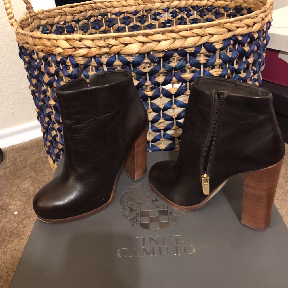 Vince Camuto Grenadine black leather booties